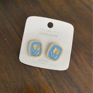 Pearl tulip earrings
